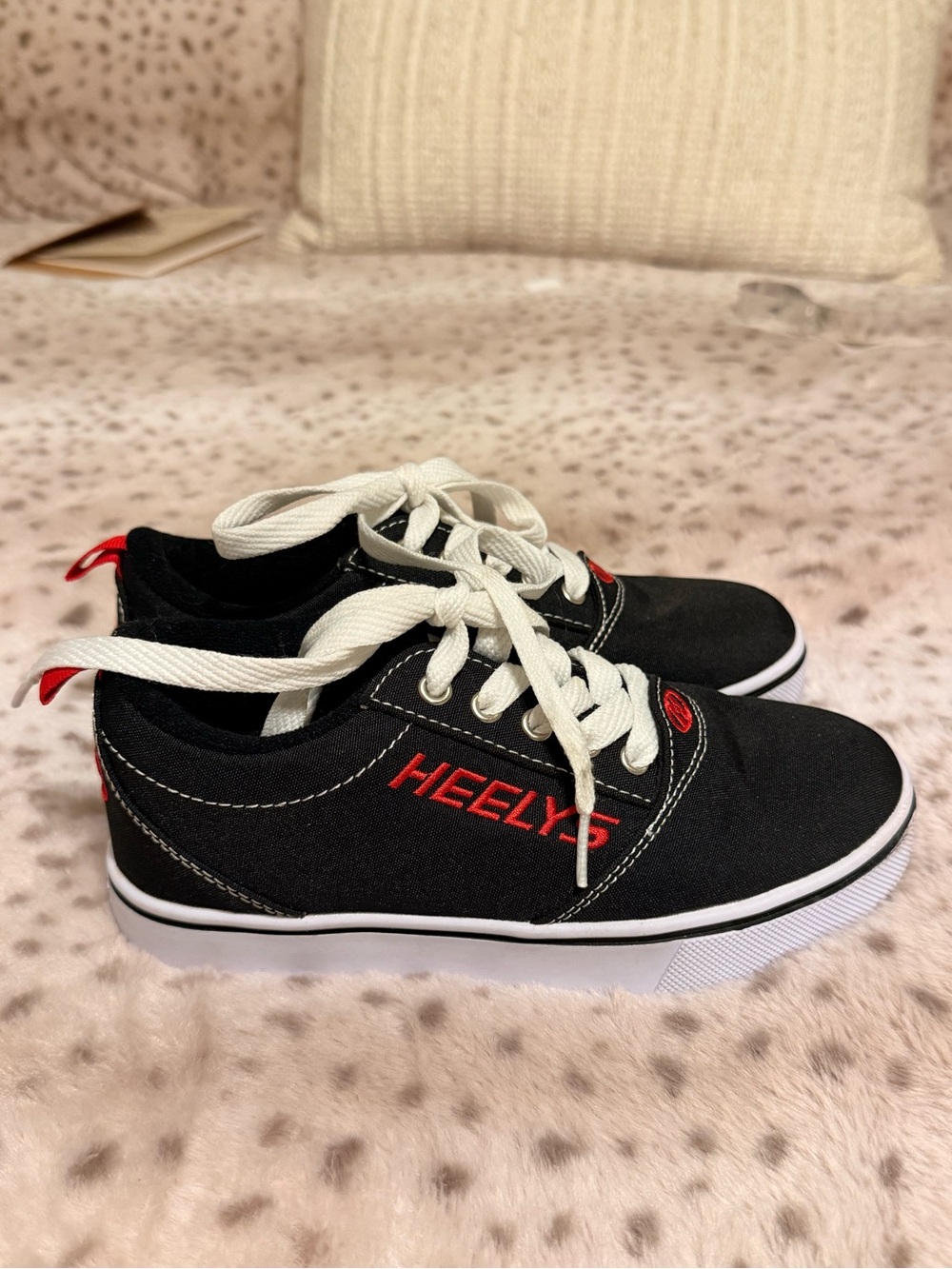 Heelys Youth Size 3 Black & Red Sneakers Canvas Tennis Shoes Skates - Boys Girls